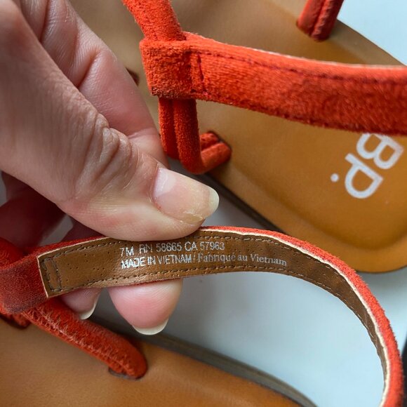 Nordstrom BP Bright Red Knot Strap Flat Sandals Size 7 - Picture 3 of 7